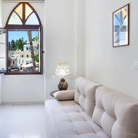Port House Apartment *